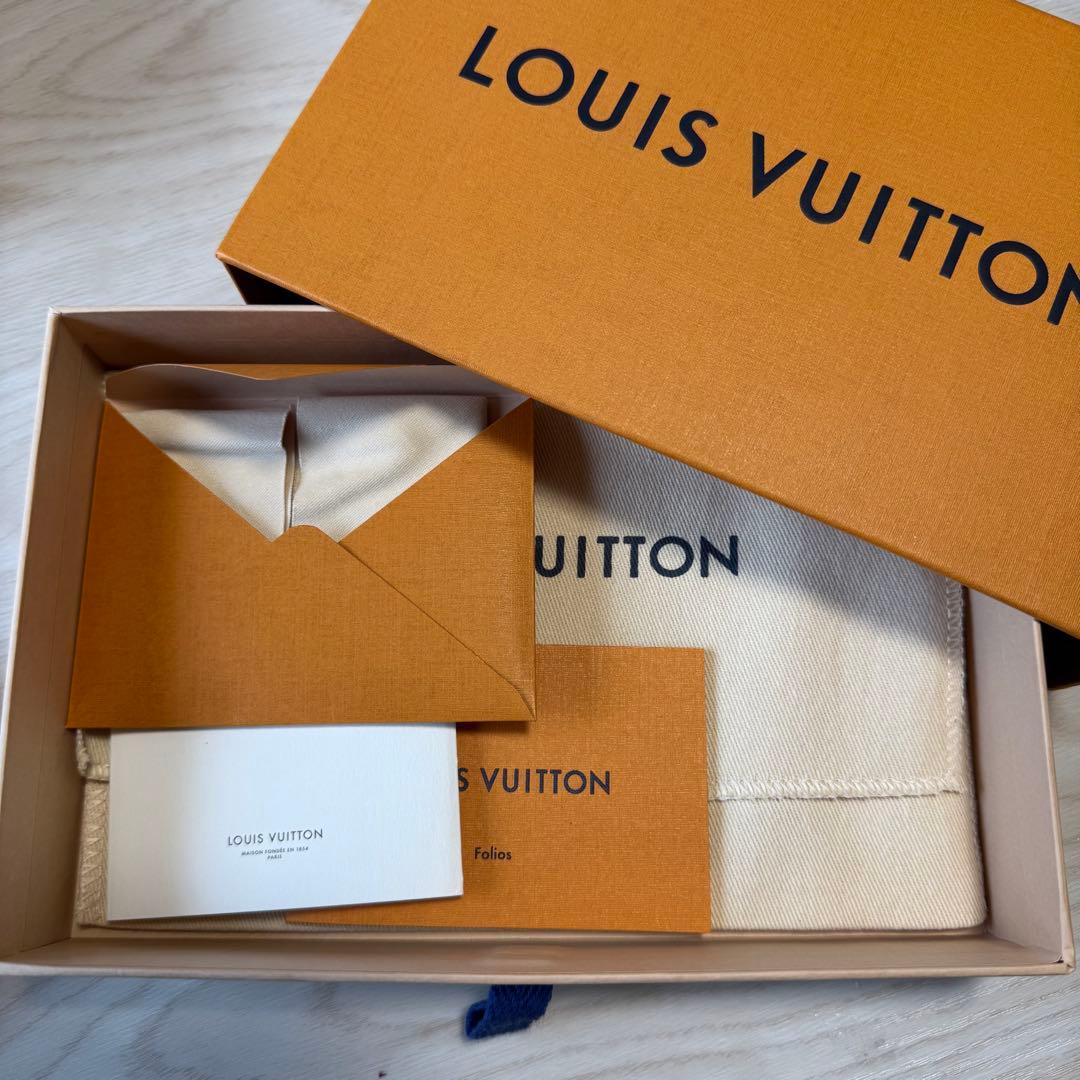 LOUIS VUITTON 手帳型 iPhoneケース