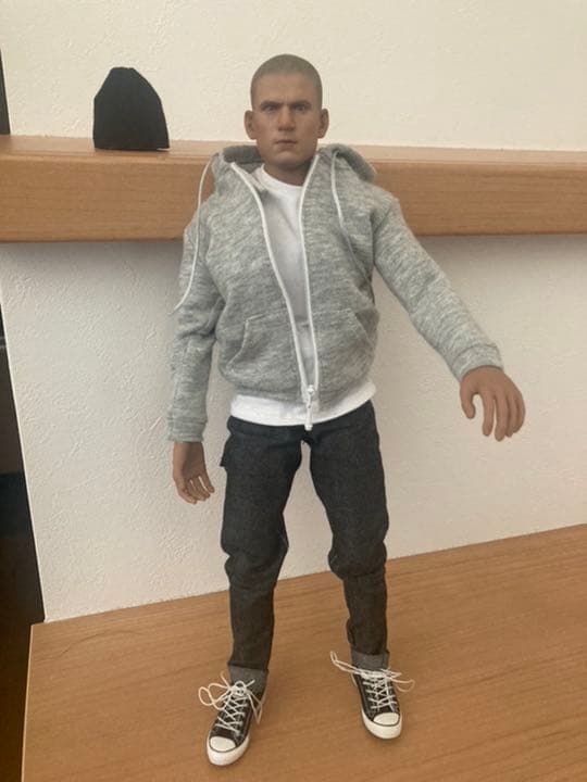 プリズンブレイク　マイケル•スコフィールド風　ホットトイズ　素体