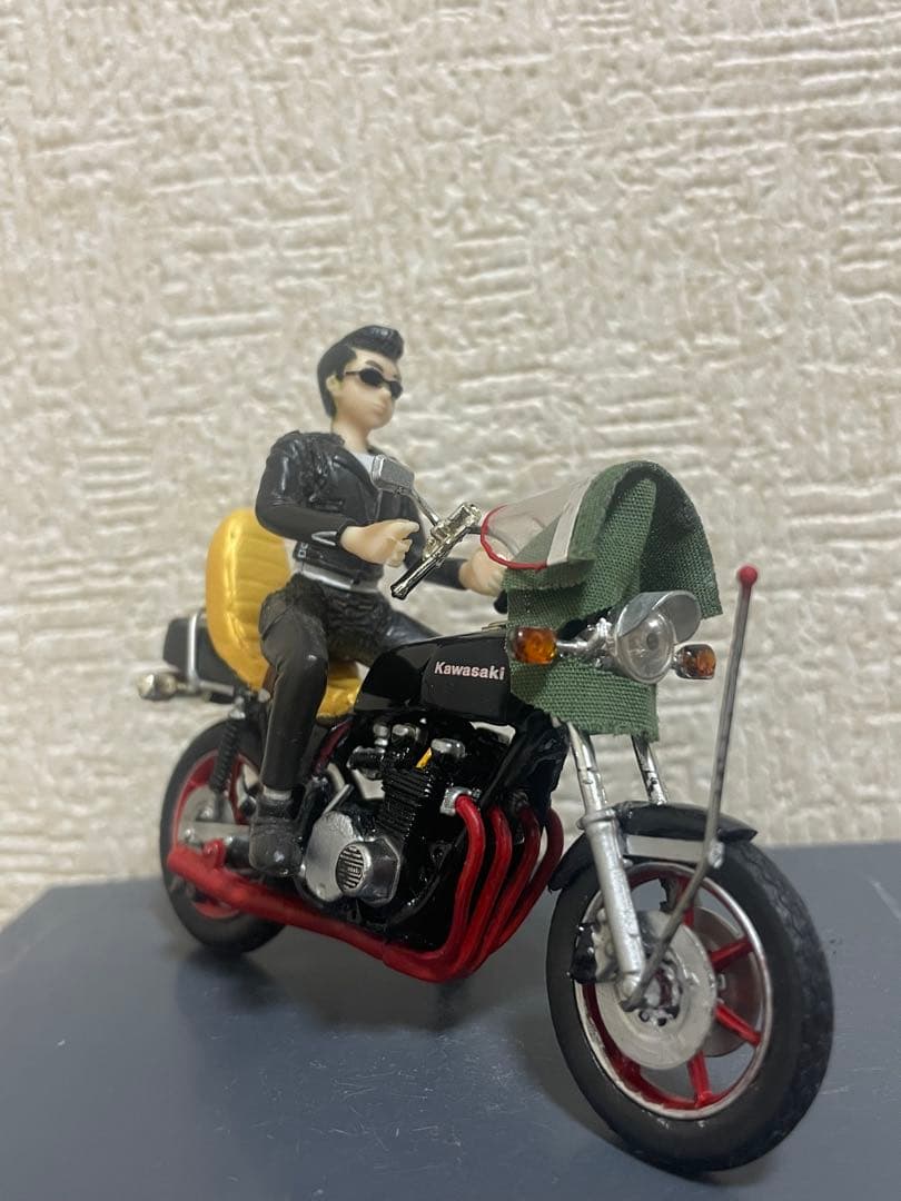 バイク2台と人形2体