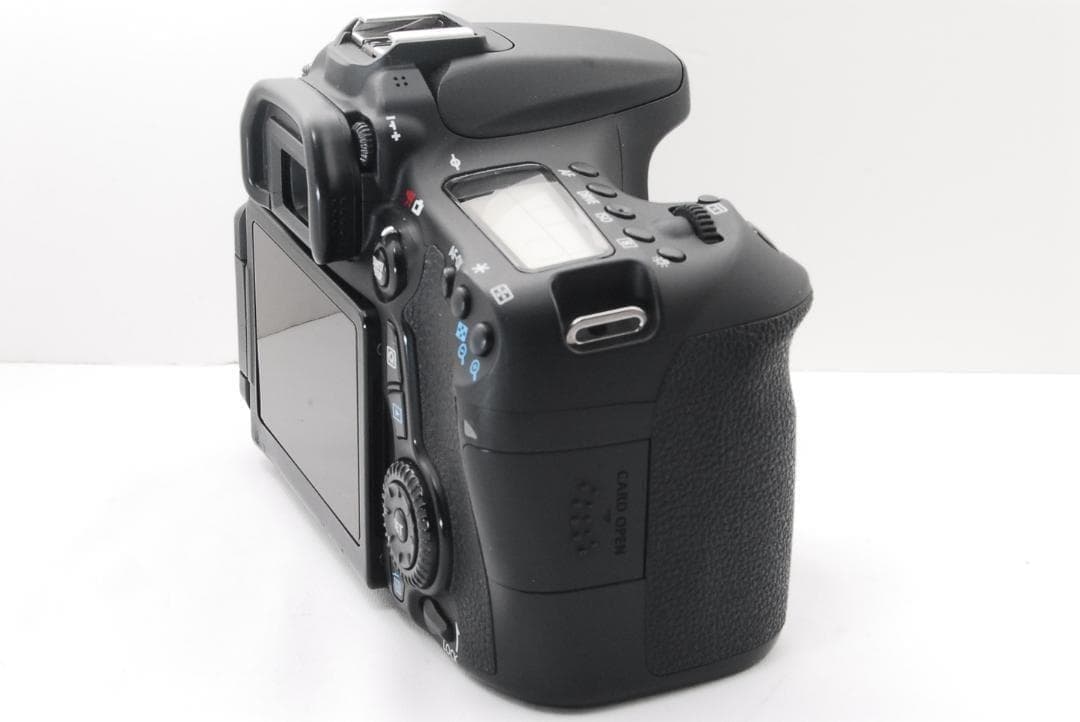 Canon EOS 70D スマホ転送機能搭載！ 近～中望遠レンズ付き♪