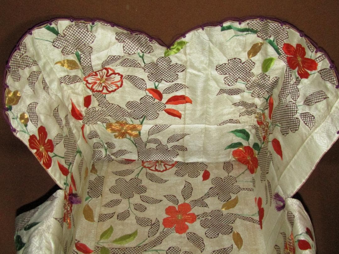 珍品！【江戸時代　小袖生地内張り箱】刺繍・絞り　古布