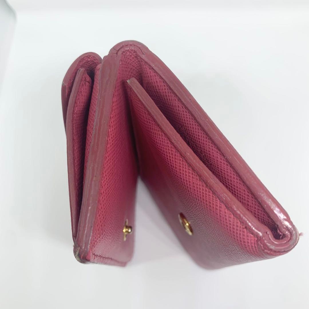 人気色✨PRADA 濃ピンク サフィアーノ ミニウォレット レター型 金ロゴ