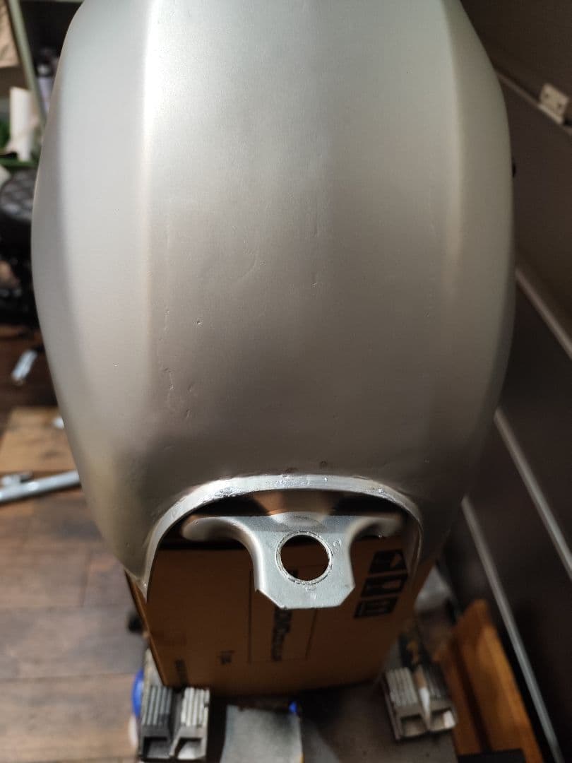 エイプ　ガソリンタンク シルバー