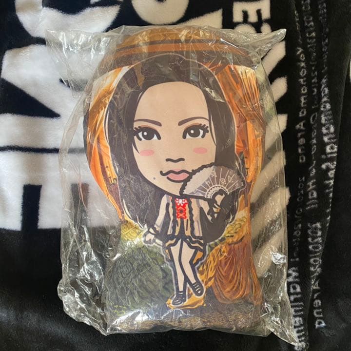 川本璃GOLDクッション