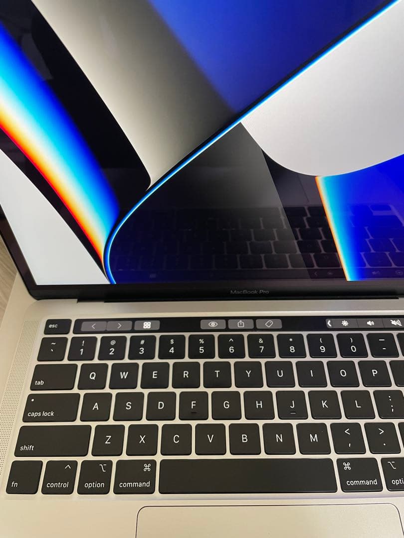 美品 MacBook Pro 2020 13インチ TouchBar 付き
