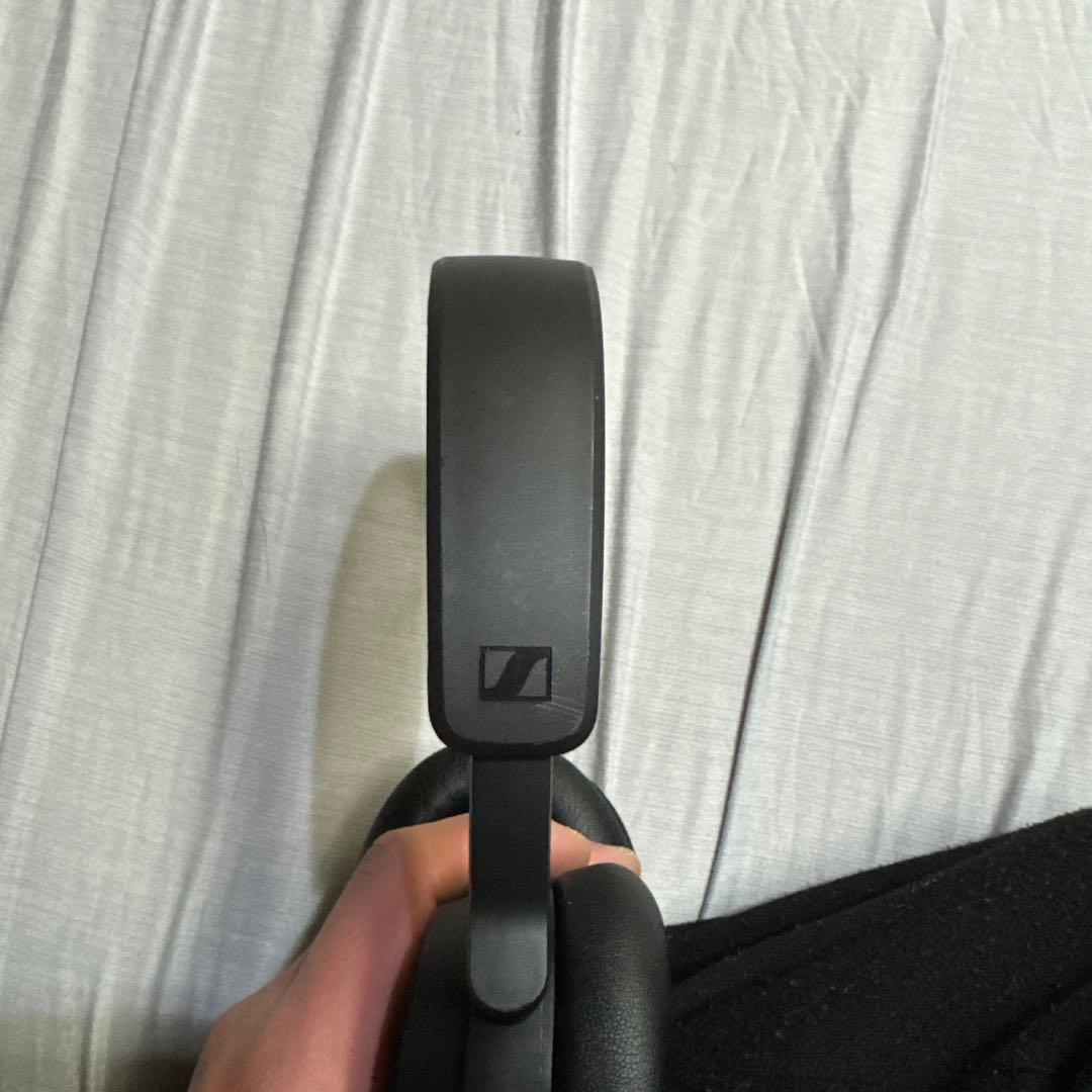 ゼンハイザ　ワイヤレスヘッドホン ACCENTUM Wireless ブラック