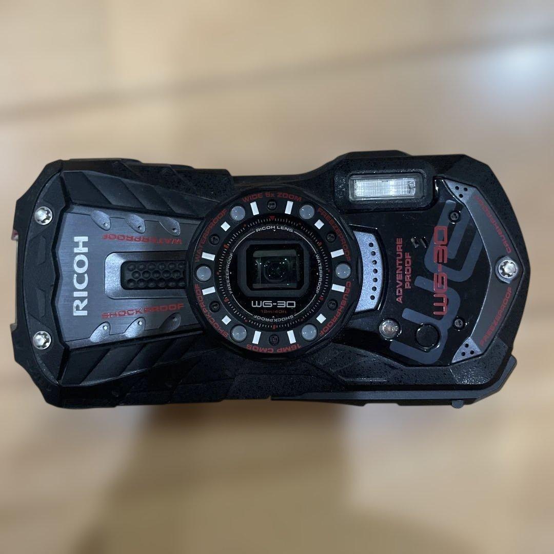 RICOH WG-30 コンパクトデジタルカメラ　本体　バッテリー