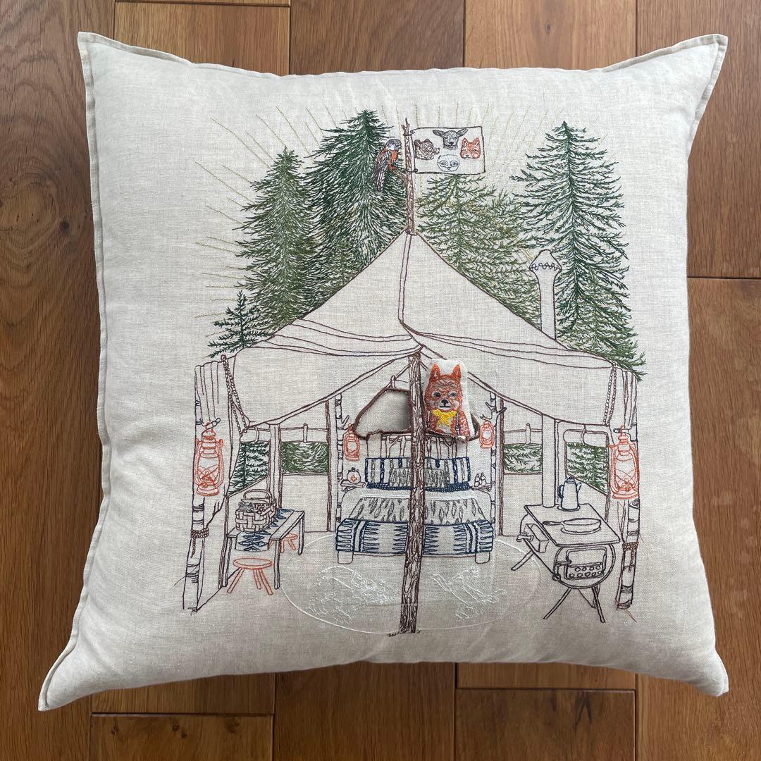 CORAL & TUSK 刺繍クッション