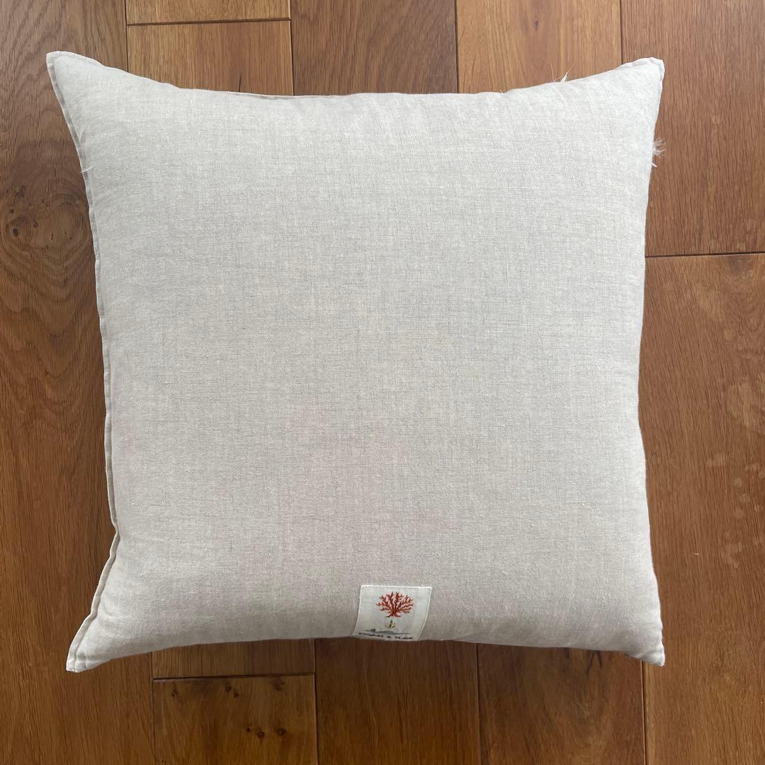 CORAL & TUSK 刺繍クッション