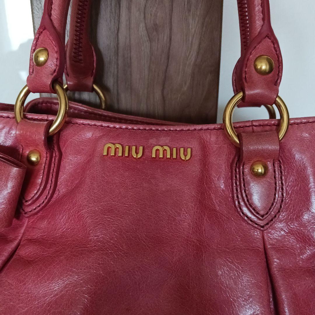 MIU MIU レザー ショルダーバッグ ピンク