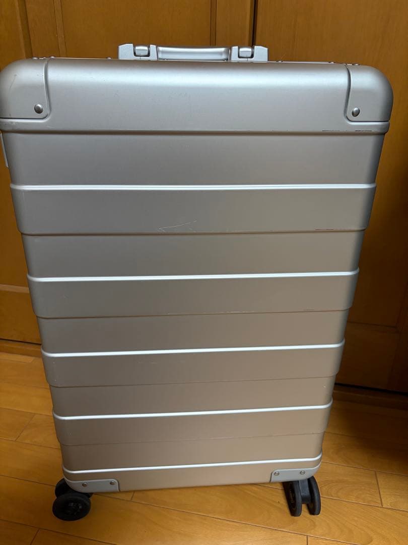 無印良品アルミスーツケース　鍵壊れてます