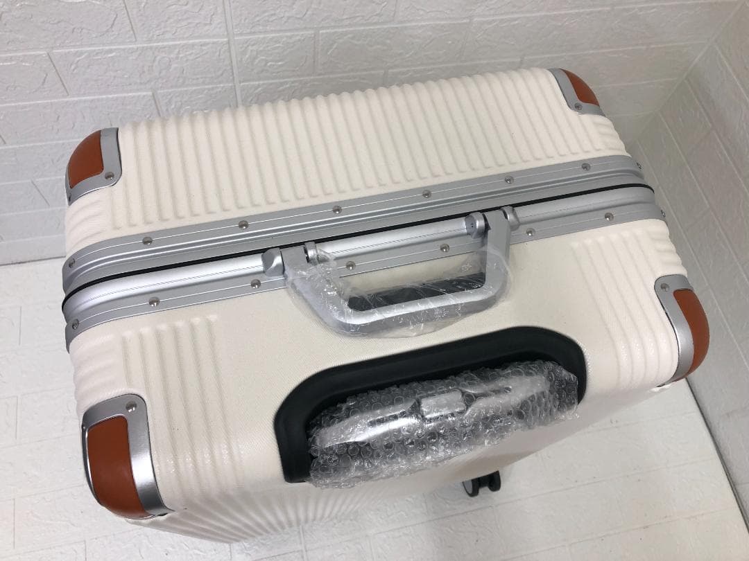 スイスミリタリー プレミアム Cタイプ 64L SM-C624 ホワイト