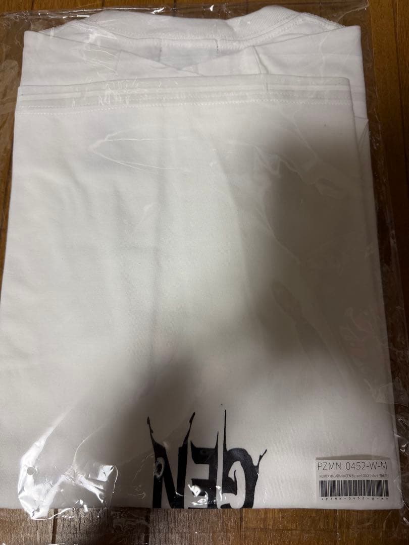 IKUMI×MADARANINGEN Bizzare LOGO T-shirt