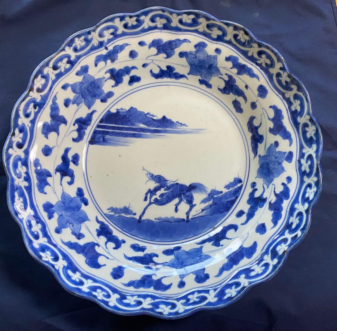 麒麟と唐草柄の波型深皿