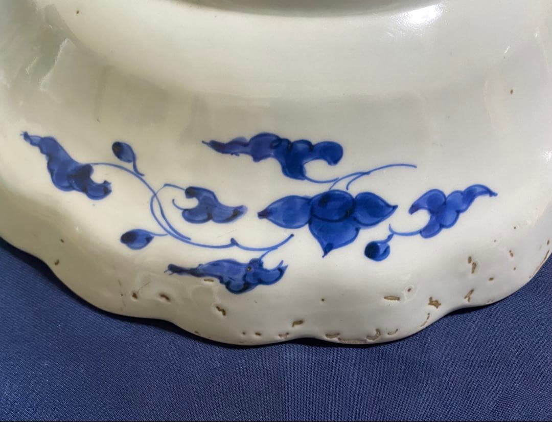 麒麟と唐草柄の波型深皿