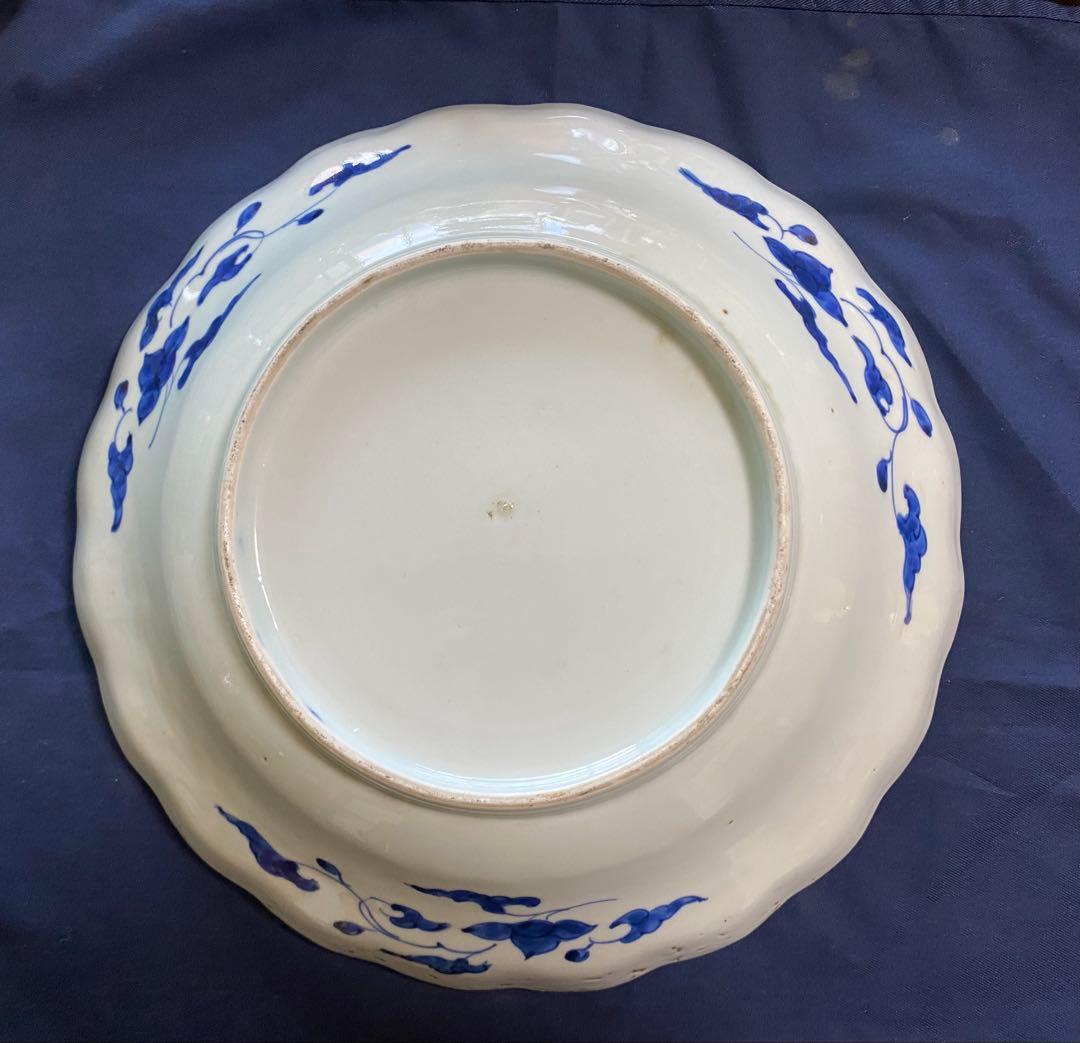 麒麟と唐草柄の波型深皿