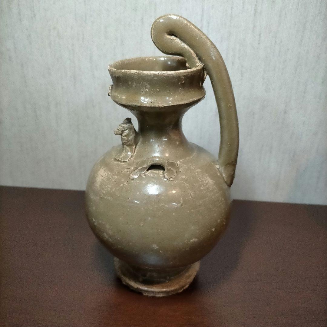 六朝青磁の鶏冠壺