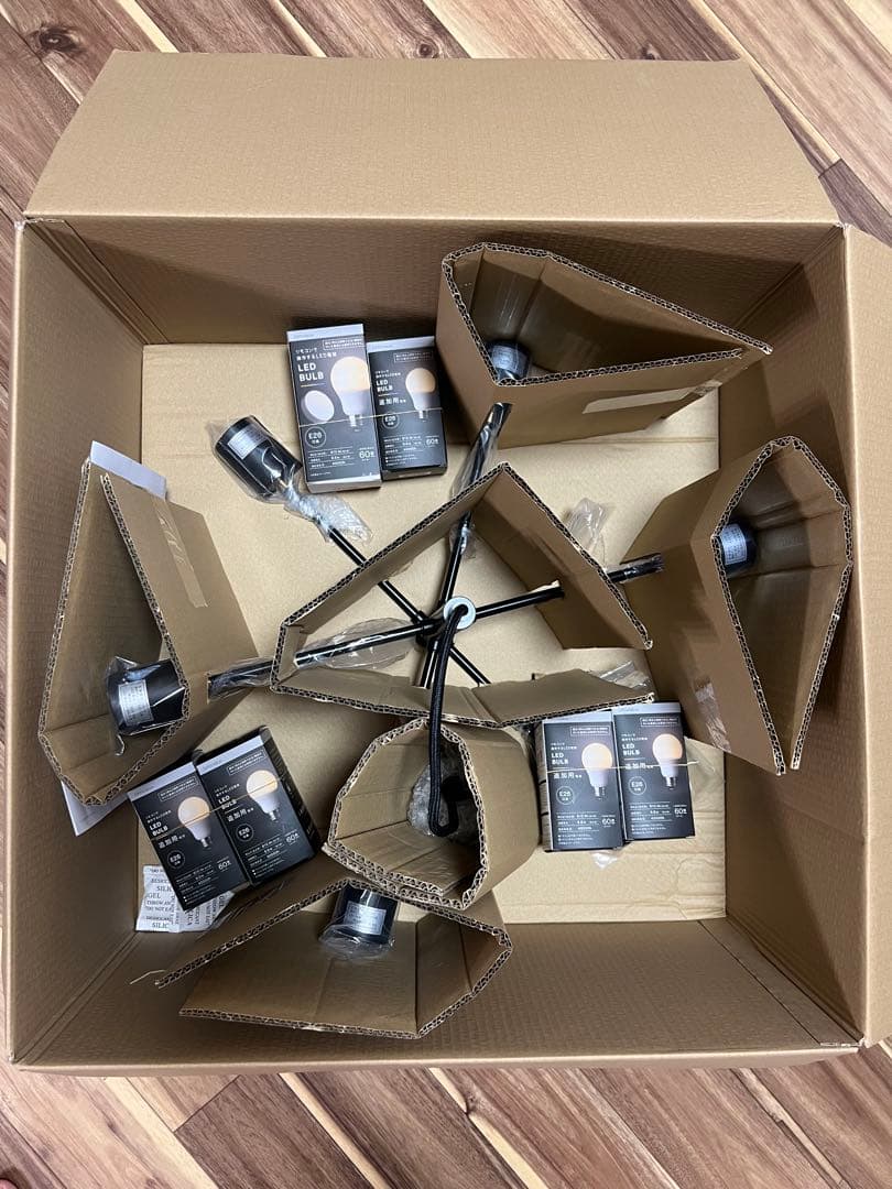 ニトリ ペンダントライト セイス ブラック6灯 E26新品調光機能電球付き