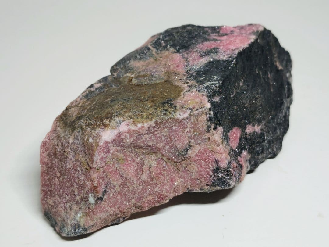 ロードナイト 786g バラ輝石 原石 鑑賞石 自然石 誕生石 鉱物 鉱石 水石