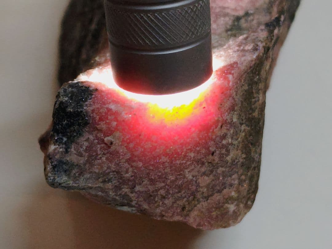 ロードナイト 786g バラ輝石 原石 鑑賞石 自然石 誕生石 鉱物 鉱石 水石