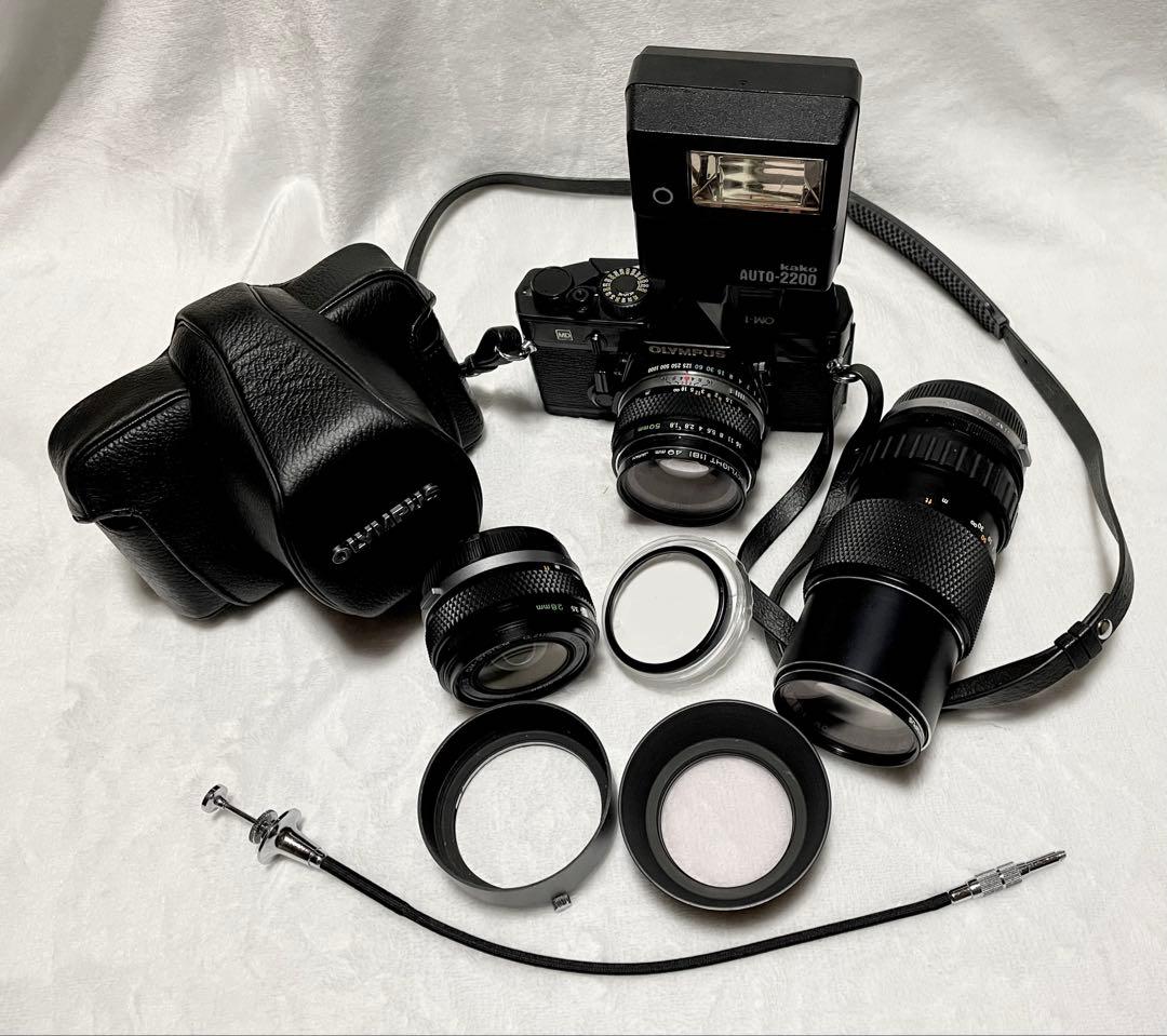 一眼レフカメラ オリンパスOM-INブラックカメラレンズ3本ストロボ等セット