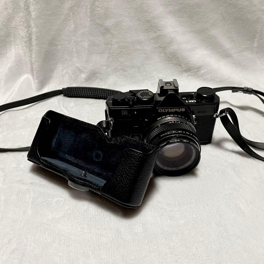 一眼レフカメラ オリンパスOM-INブラックカメラレンズ3本ストロボ等セット