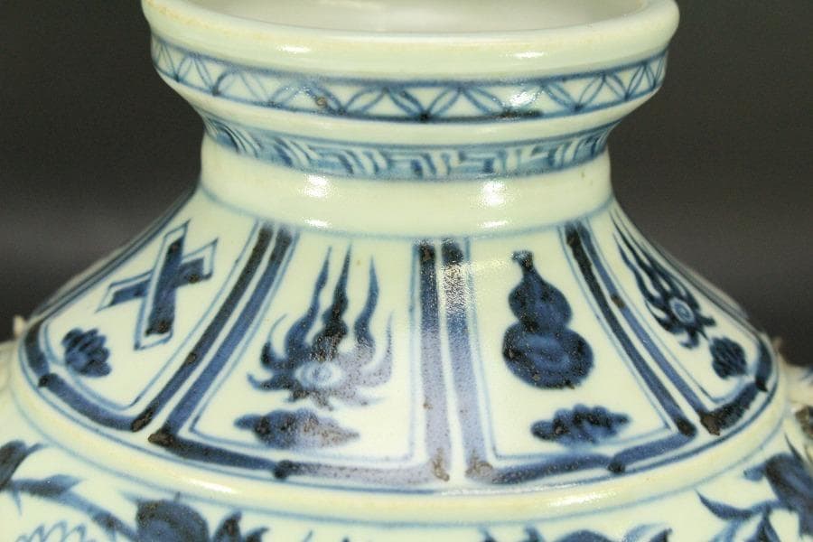 中国美術 青花 纏枝蓮花紋 獣耳 壷 高18.2cm(LC515)