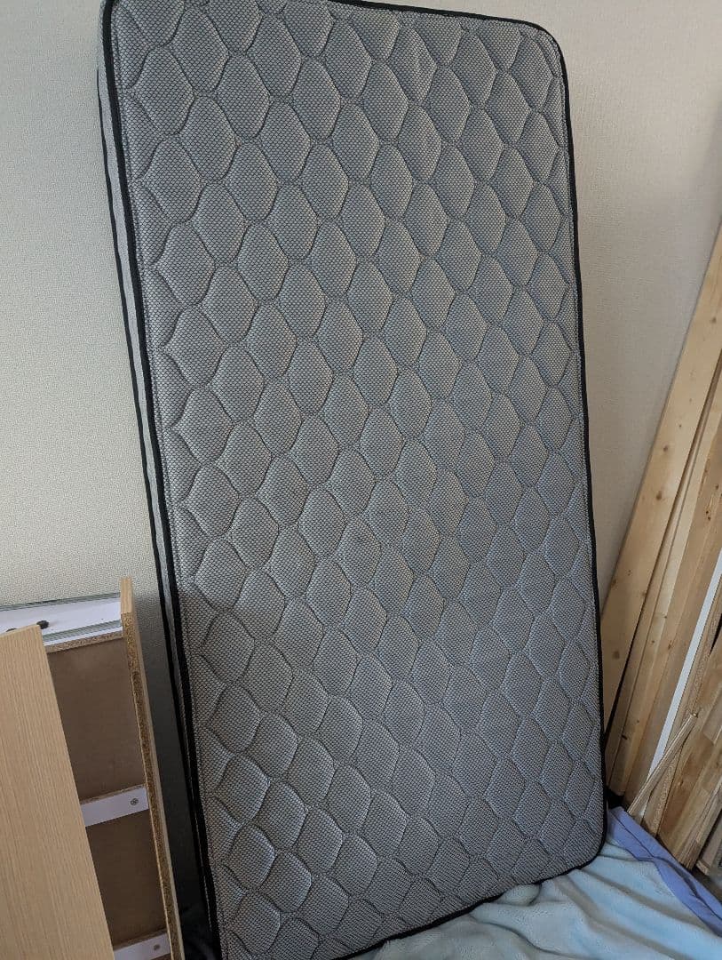 【直接引き渡し】シングルベッド　マットレス付き