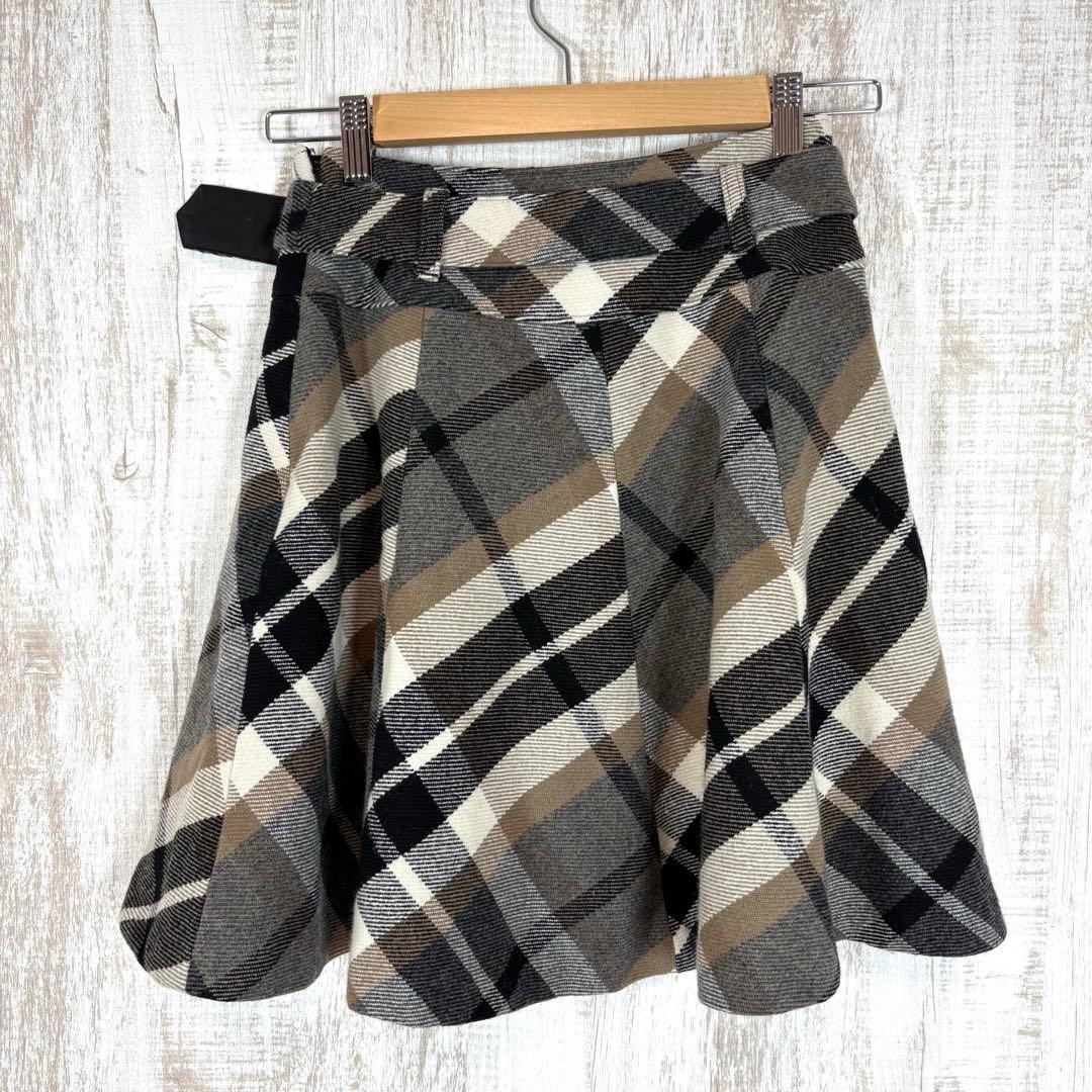 美品 バーバリー ホースロゴ刺繍 ベルト付き メガチェック ウール スカート