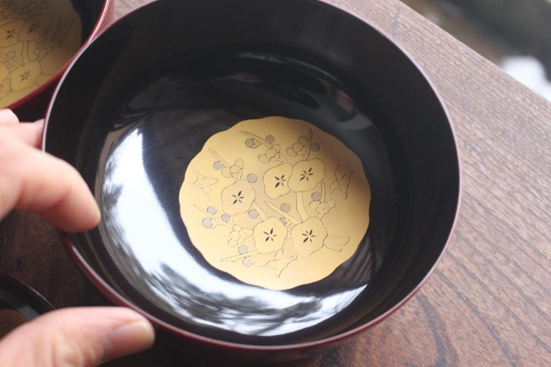 極小傷あり！極上紅溜塗にモダン松竹梅蒔絵のお椀2点（検輪島塗京塗蒔絵椀雑煮椀