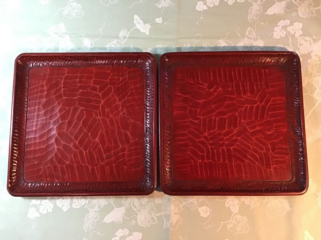 お盆　木製トレー　彫刻模様入り　4枚セット　アンティーク　昭和レトロ　民芸　80