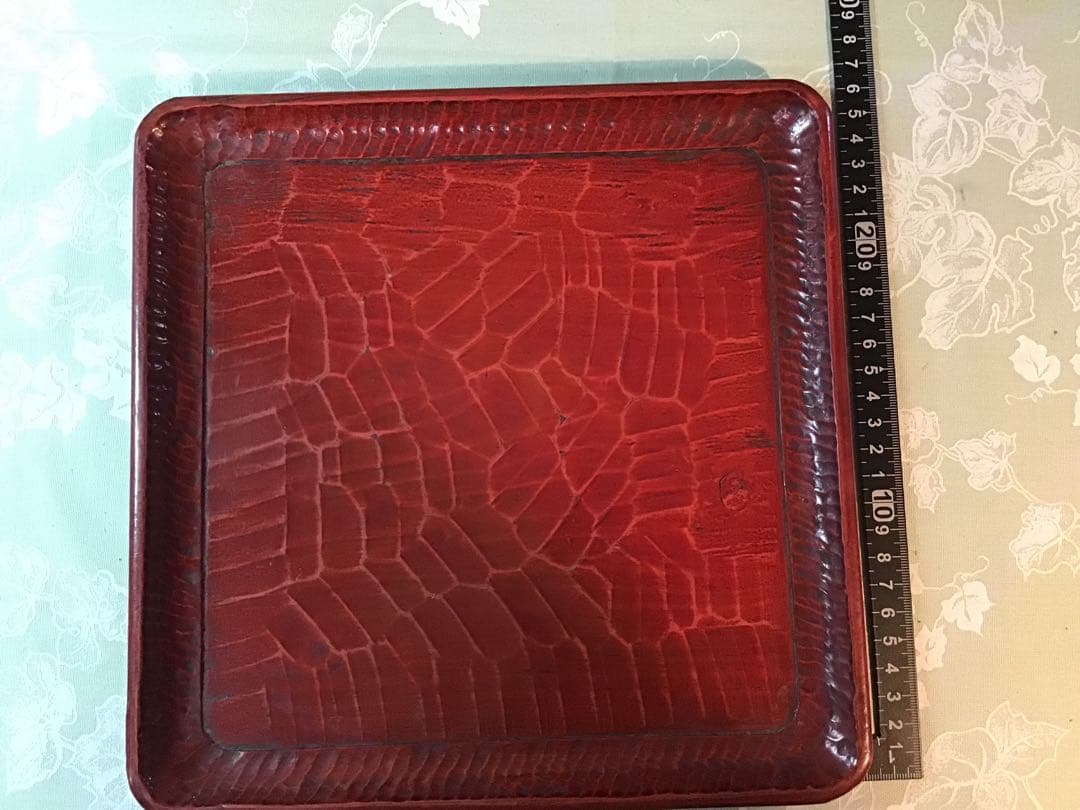 お盆　木製トレー　彫刻模様入り　4枚セット　アンティーク　昭和レトロ　民芸　80