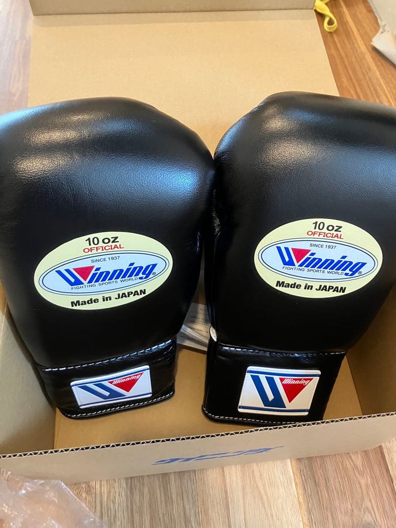 Winning ボクシンググローブ 10oz ブラック　紐式