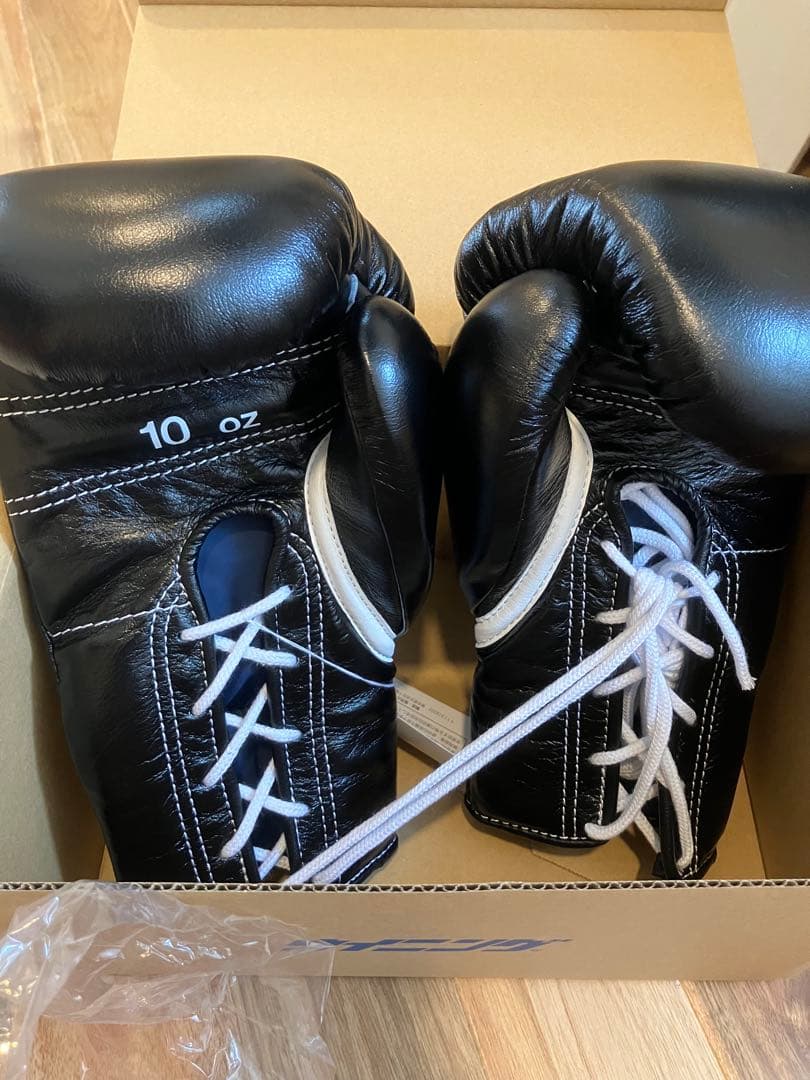 Winning ボクシンググローブ 10oz ブラック　紐式