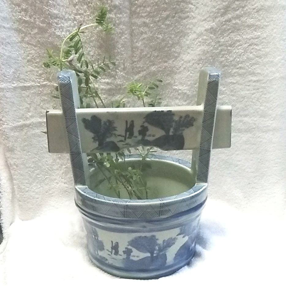 高さ約30センチ、チョケイ約21センチ、回り約67センチ、重さ約5キロ、