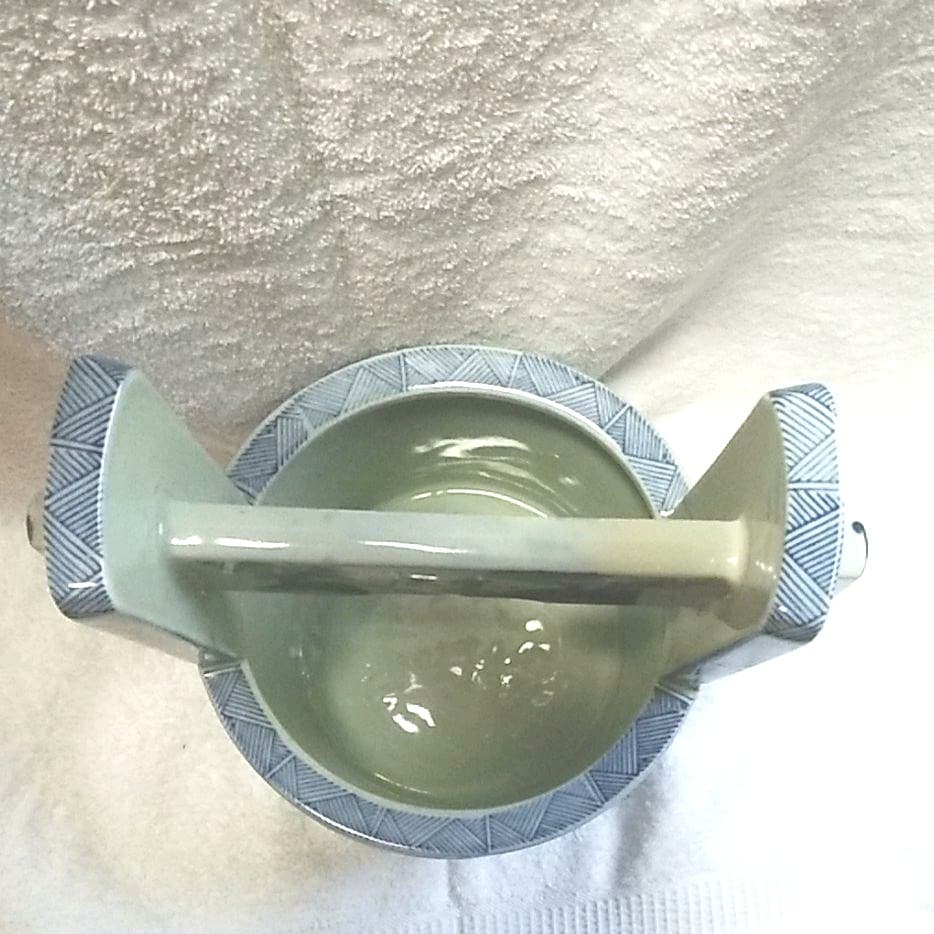 高さ約30センチ、チョケイ約21センチ、回り約67センチ、重さ約5キロ、