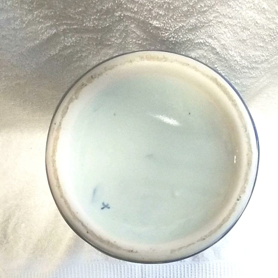 高さ約30センチ、チョケイ約21センチ、回り約67センチ、重さ約5キロ、