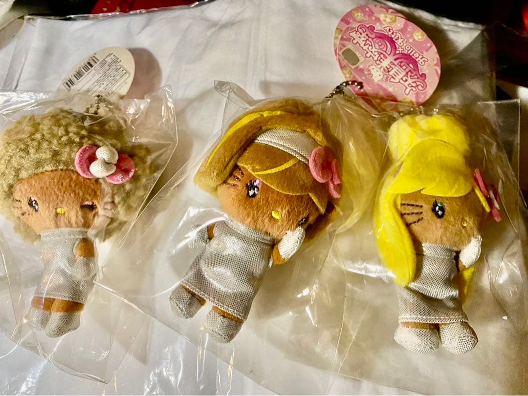 矢島美容室　キティ　ナオミとストロベリー　マスコット