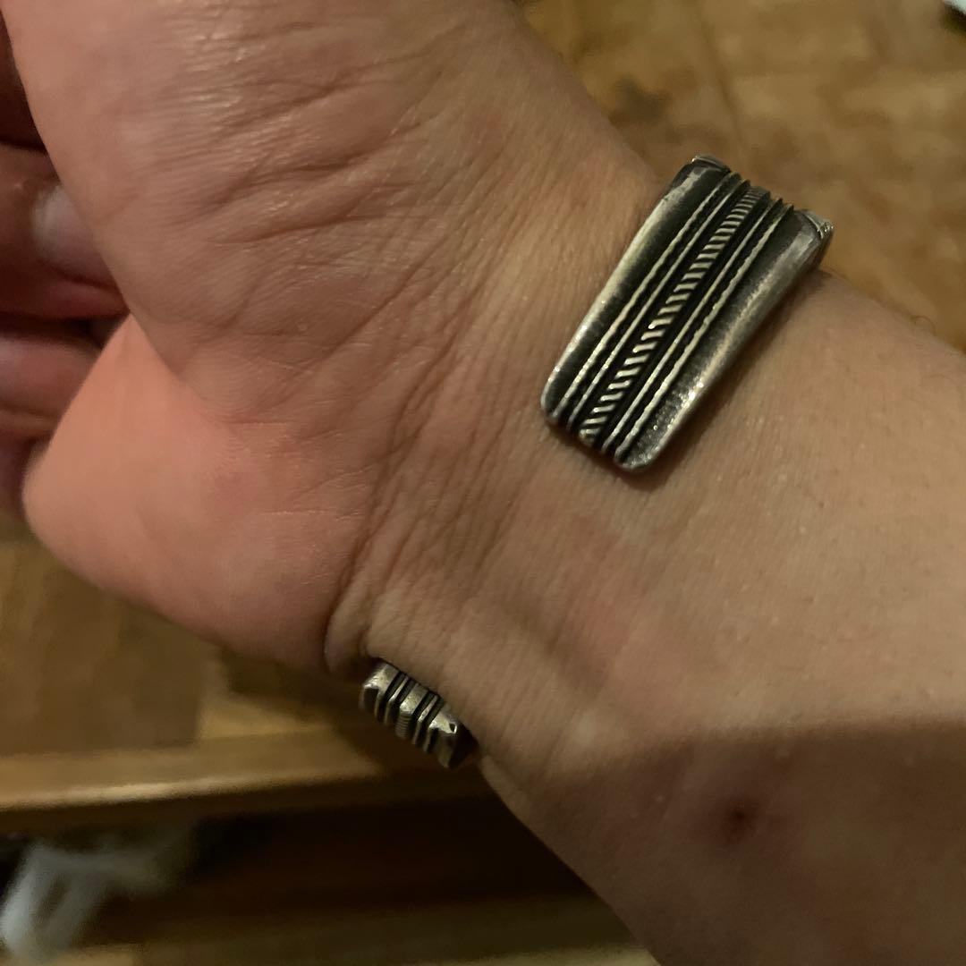 ロンべドニー バングル