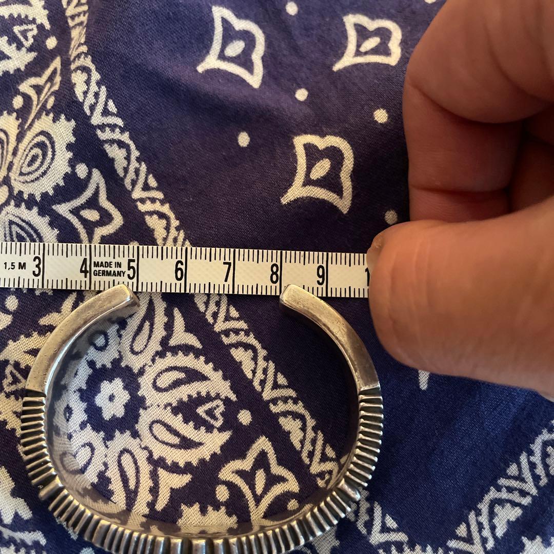 ロンべドニー バングル