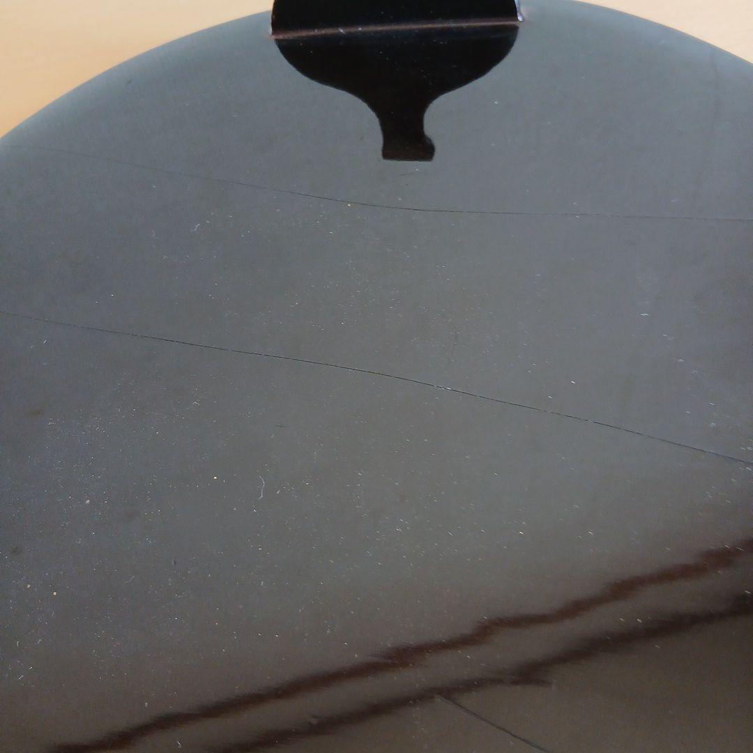 漆器 盆 赤地に黒い葉とブドウの模様