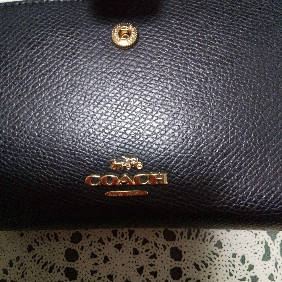 正規品❗️COACHブラックレザー 二つ折り財布 ❣️美品。ゴールドロゴ