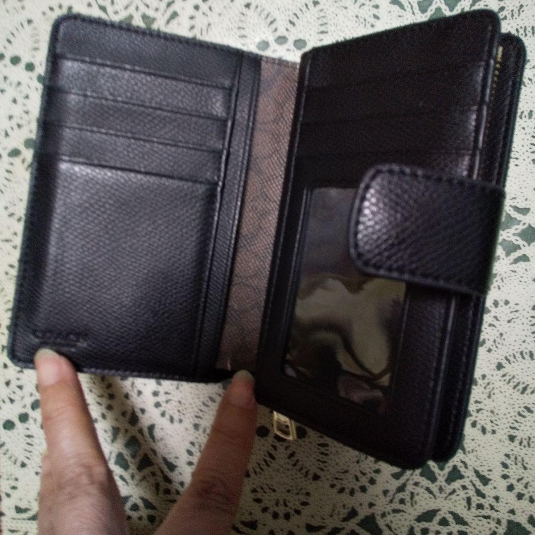 正規品❗️COACHブラックレザー 二つ折り財布 ❣️美品。ゴールドロゴ