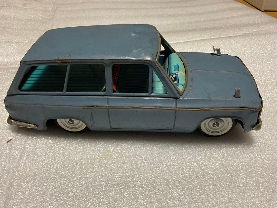 マツダ・ファミリアバン／ブリキカー。【年代不明？箱無し、ミラー取れ】。