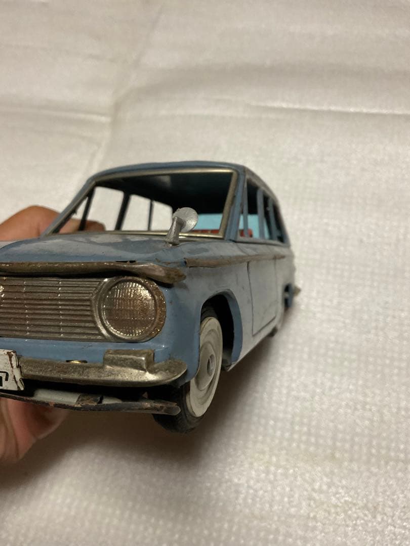 マツダ・ファミリアバン／ブリキカー。【年代不明？箱無し、ミラー取れ】。