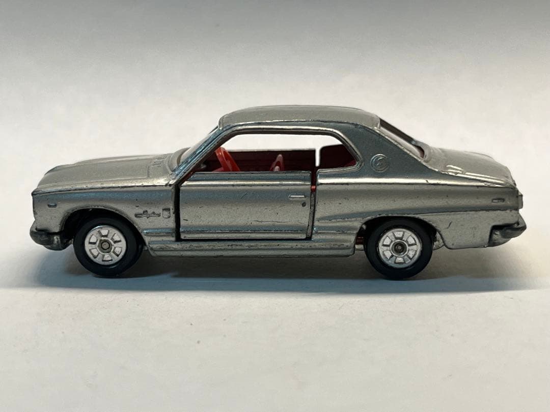 トミカ 日本製 ニッサン スカイライン 2000 HT 当時物 はめ込み式 希少