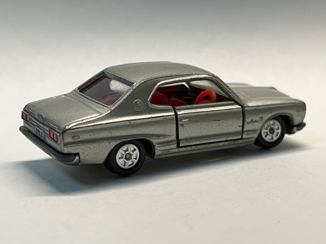 トミカ 日本製 ニッサン スカイライン 2000 HT 当時物 はめ込み式 希少