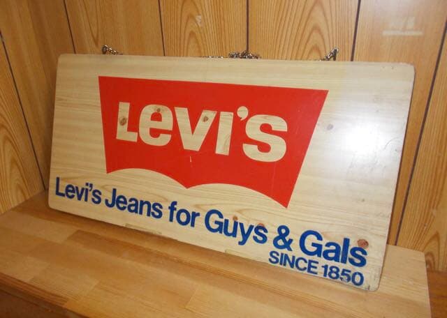 リーバイス・木製看板②