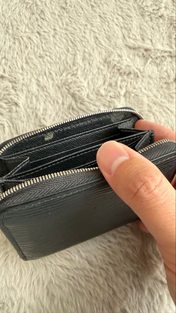 Louis Vuittonエピ　ジッピーパース［ルイヴィトン］