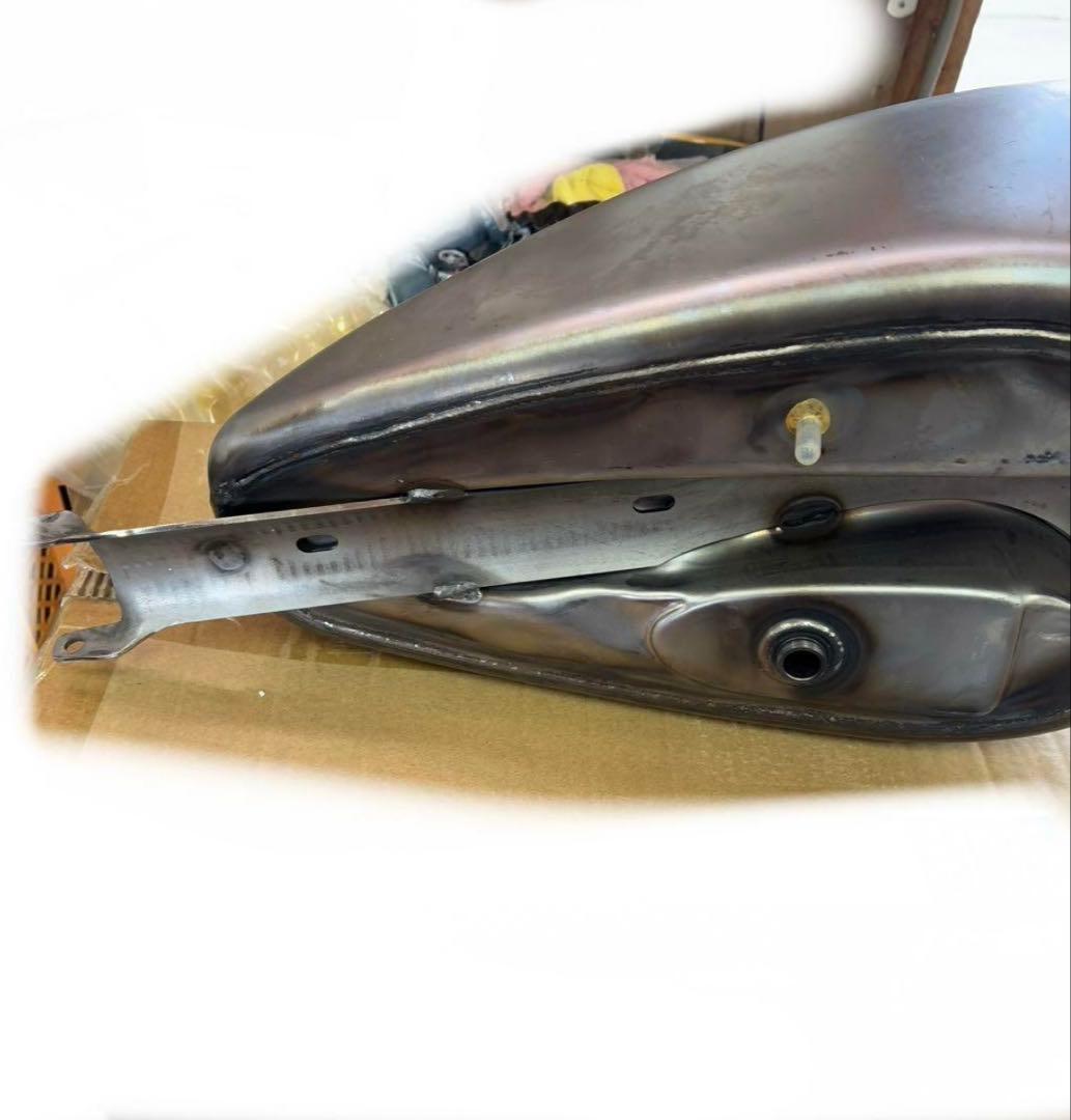 スポーツスター　04〜06 キングガスタンク　新品未使用未塗装　xl1200